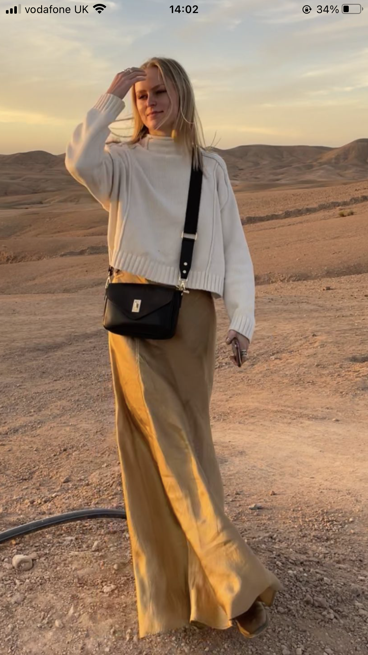 Chic&Compact-leather crossbody bag for every occasion.